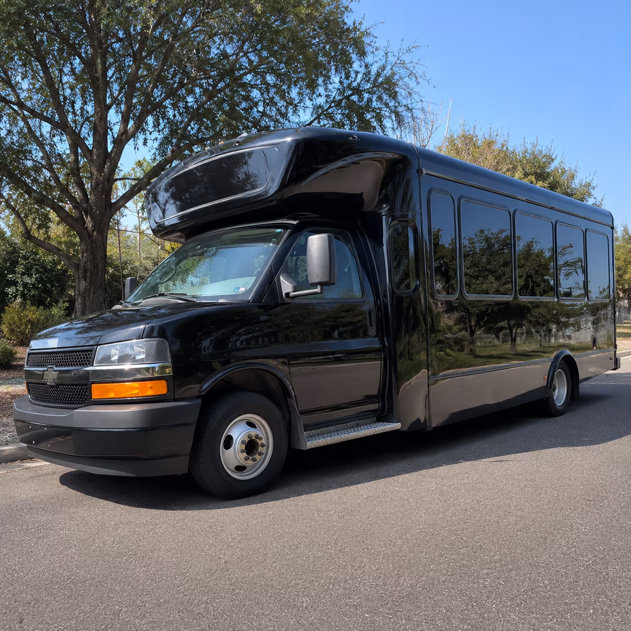 18 Passenger Party Bus Exterior