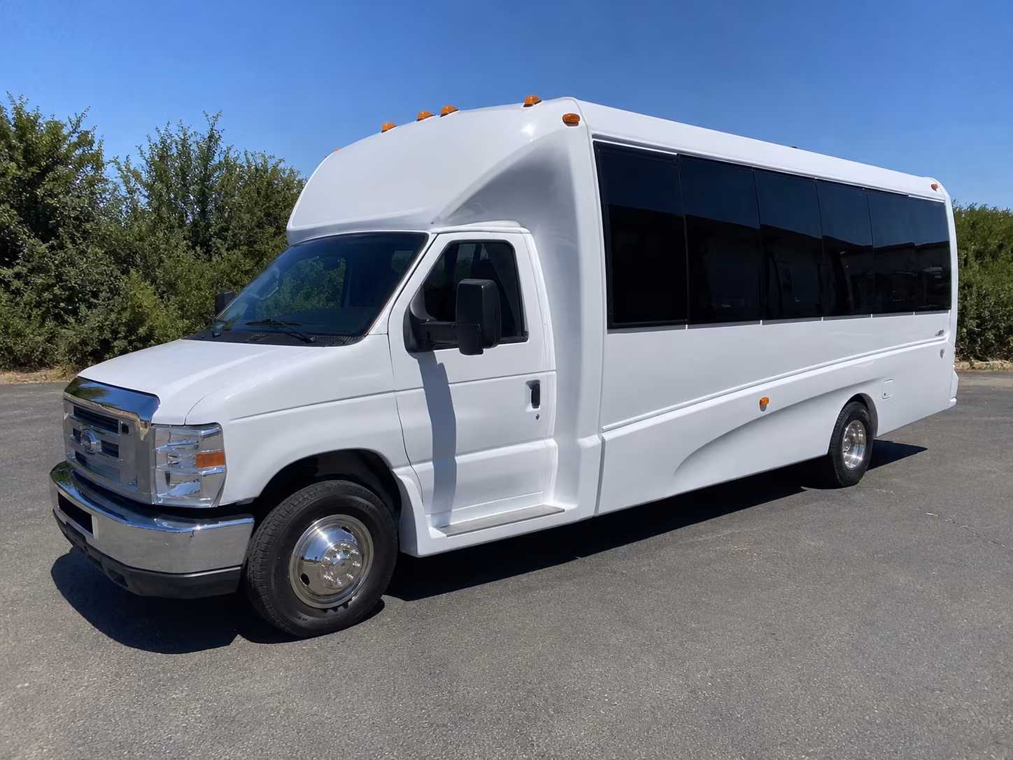 Thornton Winery Tour & Pub Crawl Transportation party bus exterior